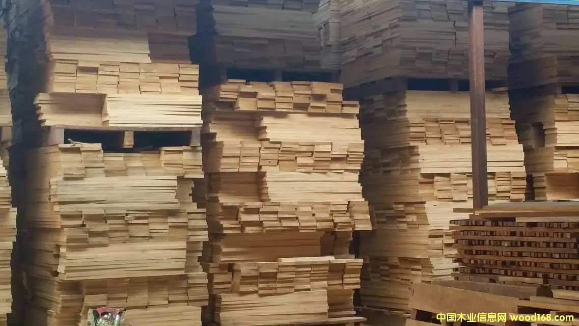 ľĂ}
